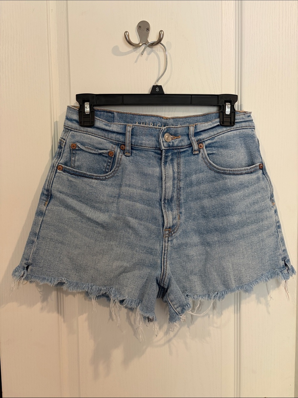 American Eagle Outfitters Light Blue Denim Frayed Hem Shorts 💙 ☀️